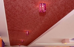 Бело-красный двухуровневый потолок для коридора