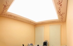 Светопрозрачный белый потолок для студии