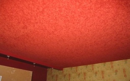 Красный сатиновый потолок для офиса